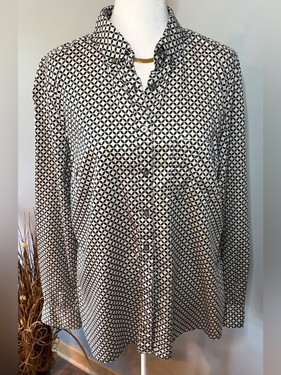 GAP Tops - Gap The Tailored Shirt Navy Cream Geometric Button Down M